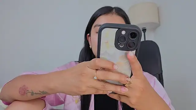 Snapshot of valerihouse chatting on October 8, 2025, 12:34 am valerihouse online show from October 8, 2025, 12:34 am