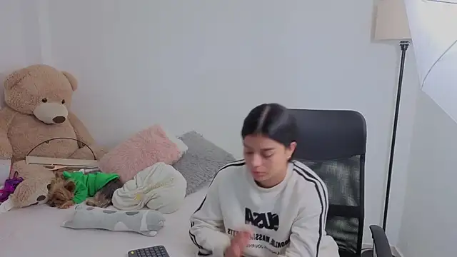 Snapshot of valerihouse chatting on September 19, 2025, 12:58 am valerihouse online show from September 19, 2025, 12:58 am