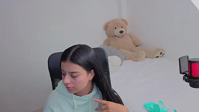 Snapshot of valerihouse chatting on February 18, 2026, 1:14 am valerihouse online show from February 18, 2026, 1:14 am