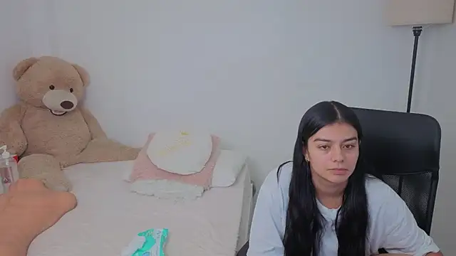 Snapshot of valerihouse chatting on October 21, 2025, 1:27 am valerihouse online show from October 21, 2025, 1:27 am