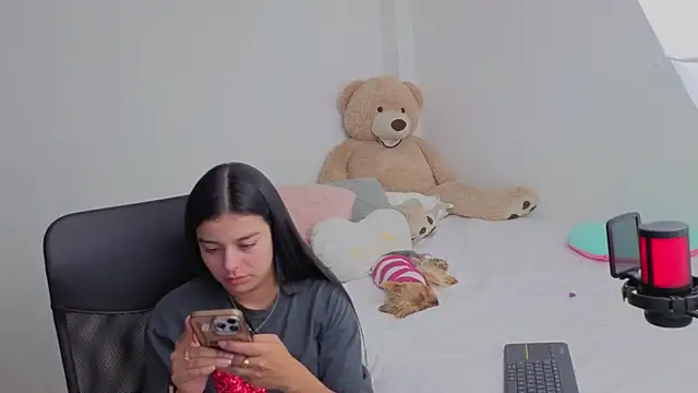 Snapshot of valerihouse chatting on March 1, 2026, 1:49 am valerihouse online show from March 1, 2026, 1:49 am