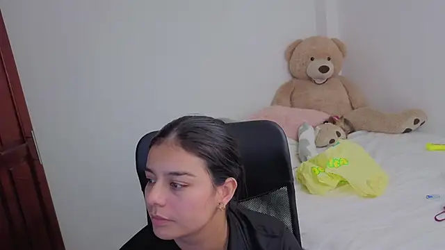 Snapshot of valerihouse chatting on February 25, 2026, 12:44 am valerihouse online show from February 25, 2026, 12:44 am