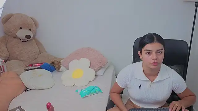 Snapshot of valerihouse chatting on October 18, 2025, 1:18 am valerihouse online show from October 18, 2025, 1:18 am