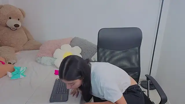 Snapshot of valerihouse chatting on October 28, 2025, 12:44 am valerihouse online show from October 28, 2025, 12:44 am