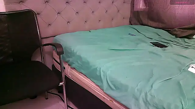 Snapshot of g0lden_boss chatting on October 14, 2025, 6:30 pm g0lden boss online show from October 14, 2025, 6:30 pm