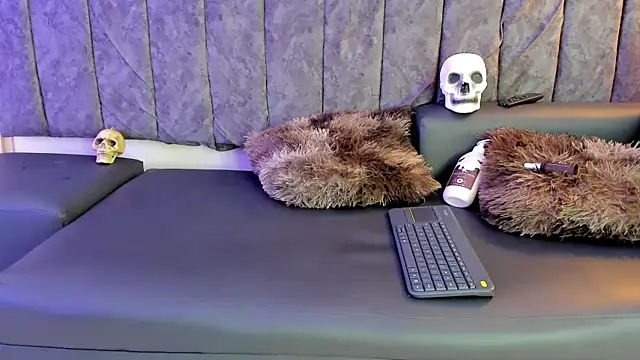 Snapshot of Rowan_Mills chatting on September 21, 2025, 8:14 pm Rowan Mills online show from September 21, 2025, 8:14 pm