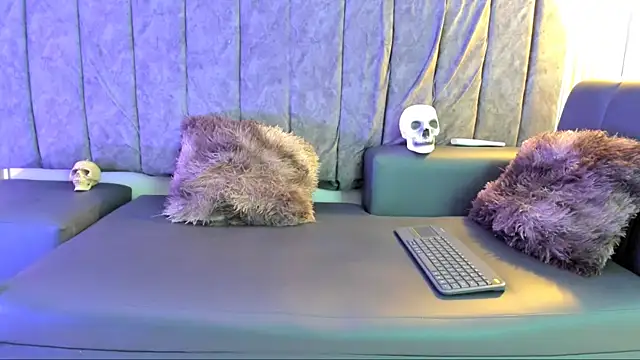 Snapshot of Rowan_Mills chatting on September 28, 2025, 9:11 pm Rowan Mills online show from September 28, 2025, 9:11 pm