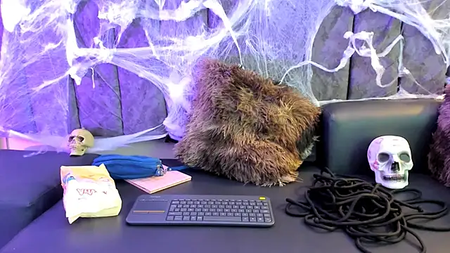 Snapshot of Rowan_Mills chatting on October 8, 2025, 8:20 pm Rowan Mills online show from October 8, 2025, 8:20 pm