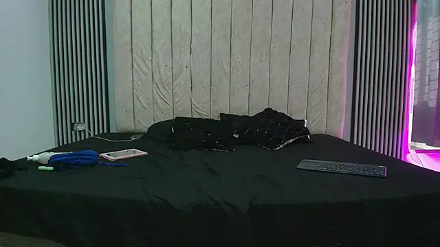 Snapshot of Rowan_Mills chatting on October 1, 2025, 1:15 pm Rowan Mills online show from October 1, 2025, 1:15 pm