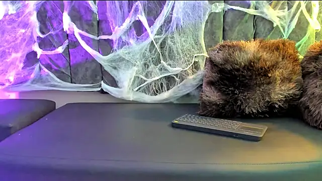 Snapshot of Rowan_Mills chatting on October 11, 2025, 8:21 pm Rowan Mills online show from October 11, 2025, 8:21 pm