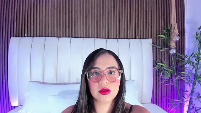 Snapshot of AliHamilton chatting on September 29, 2025, 11:10 pm AliHamilton online show from September 29, 2025, 11:10 pm