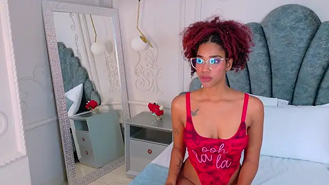 Snapshot of Charlotte-Novac chatting on October 15, 2025, 1:30 pm Charlotte-Novac online show from October 15, 2025, 1:30 pm