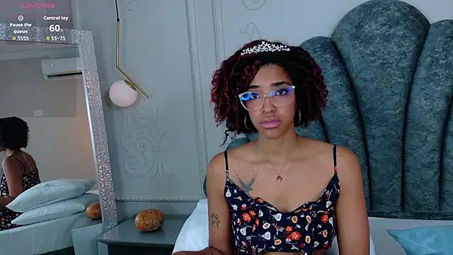 Snapshot of Charlotte-Novac chatting on October 31, 2025, 3:41 pm Charlotte-Novac online show from October 31, 2025, 3:41 pm