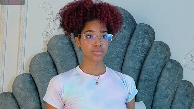 Snapshot of Charlotte-Novac chatting on September 30, 2025, 1:28 pm Charlotte-Novac online show from September 30, 2025, 1:28 pm