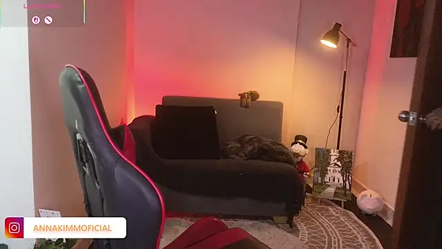 Snapshot of AnnaKimm chatting on October 3, 2025, 11:28 pm AnnaKimm online show from October 3, 2025, 11:28 pm