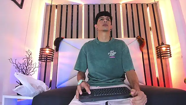 Franvill Trato online show from December 19, 2025, 7:49 pm