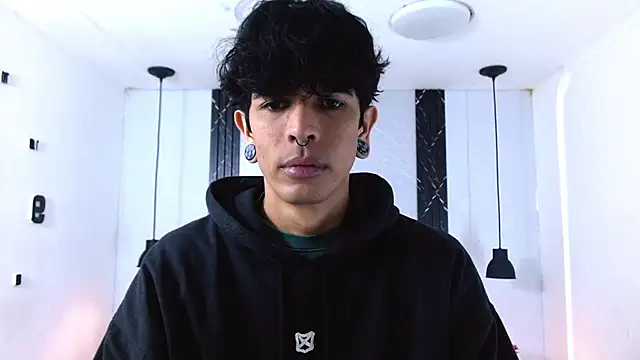 Franvill Trato online show from December 2, 2025, 7:04 pm