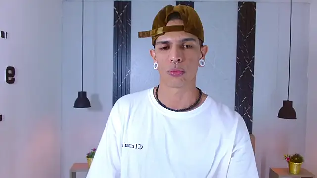 Franvill Trato online show from October 14, 2025, 6:52 pm