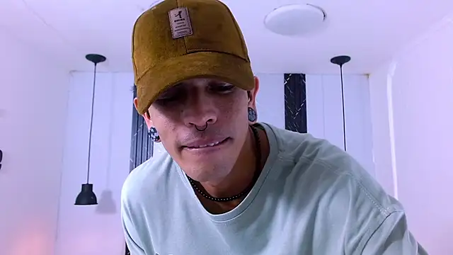 Franvill Trato online show from December 3, 2025, 8:19 pm