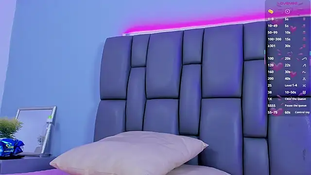 Niicolle Evanss online show from October 6, 2025, 8:42 pm