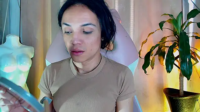 Cristal Gem1 online show from May 23, 2026, 11:53 am