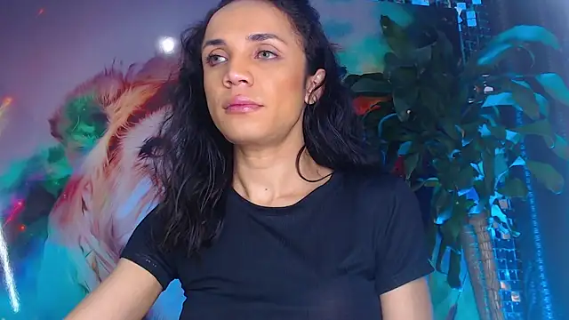 Cristal Gem1 online show from November 28, 2025, 1:11 pm