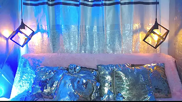 Snapshot of Cristal_Gem1 chatting on September 17, 2025, 11:40 pm Cristal Gem1 online show from September 17, 2025, 11:40 pm