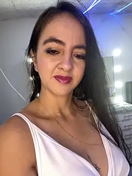 salo-rousee online show from November 22, 2025, 4:50 pm