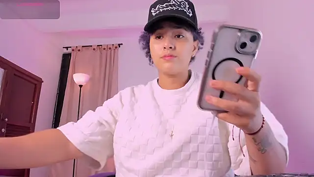 LiaaMoretzz online show from January 17, 2026, 4:05 am