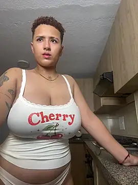 LiaaMoretzz online show from July 17, 2026, 2:53 am