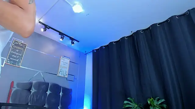 Snapshot of oliver_mr_ chatting on October 20, 2025, 8:42 pm oliver mr  online show from October 20, 2025, 8:42 pm