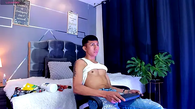 Snapshot of oliver_mr_ chatting on October 1, 2025, 8:02 pm oliver mr  online show from October 1, 2025, 8:02 pm