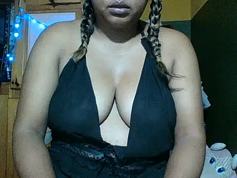 Snapshot of SEXY_METISE chatting on February 10, 2026, 9:36 pm SEXY METISE online show from February 10, 2026, 9:36 pm