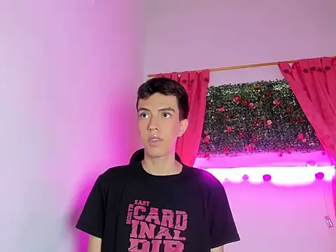 Snapshot of dylan_202520_ chatting on October 9, 2025, 11:44 am dylan 202520 online show from October 9, 2025, 11:44 am