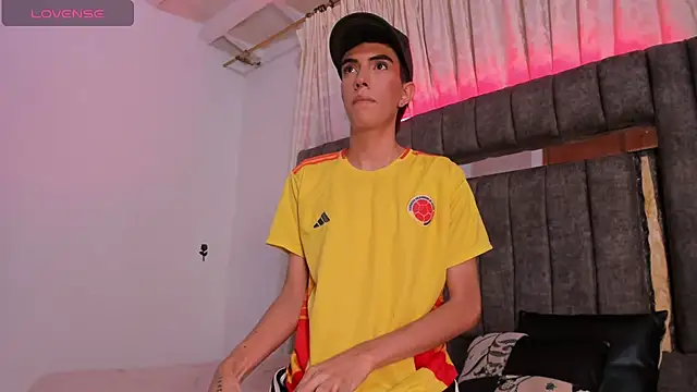 Snapshot of dylan_202520_ chatting on October 11, 2025, 11:50 pm dylan 202520 online show from October 11, 2025, 11:50 pm