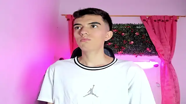 Snapshot of dylan_202520_ chatting on September 23, 2025, 11:28 am dylan 202520 online show from September 23, 2025, 11:28 am