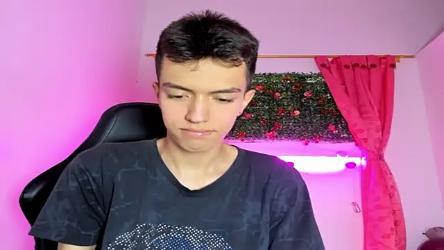 Snapshot of dylan_202520_ chatting on October 3, 2025, 11:34 am dylan 202520 online show from October 3, 2025, 11:34 am