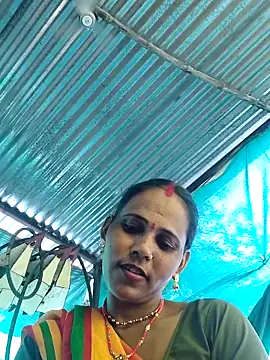 Snapshot of Pooja750 chatting on October 5, 2025, 7:10 am Pooja750 online show from October 5, 2025, 7:10 am