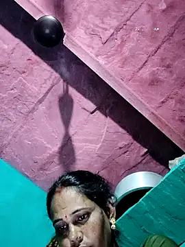 Snapshot of Pooja750 chatting on October 5, 2025, 8:10 pm Pooja750 online show from October 5, 2025, 8:10 pm