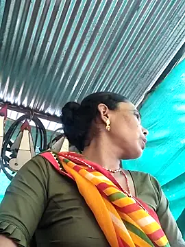 Snapshot of Pooja750 chatting on September 18, 2025, 6:05 am Pooja750 online show from September 18, 2025, 6:05 am