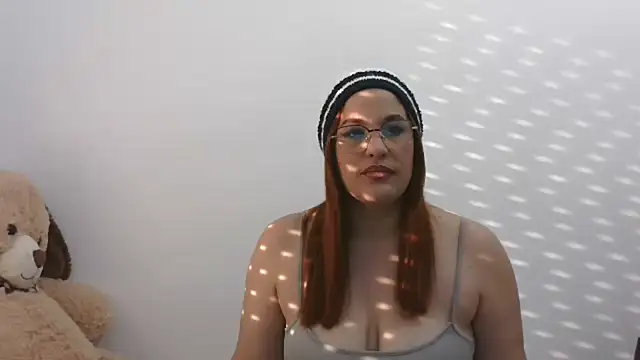 Snapshot of Cuquita83 chatting on December 18, 2024, 9:25 am Cuquita83 online show from December 18, 2024, 9:25 am