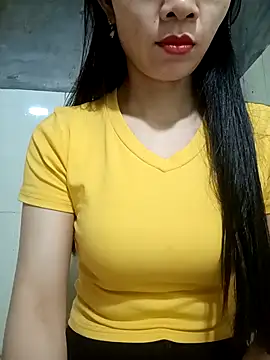 Snapshot of Vyvyy06 chatting on October 3, 2025, 1:42 am Vyvyy06 online show from October 3, 2025, 1:42 am