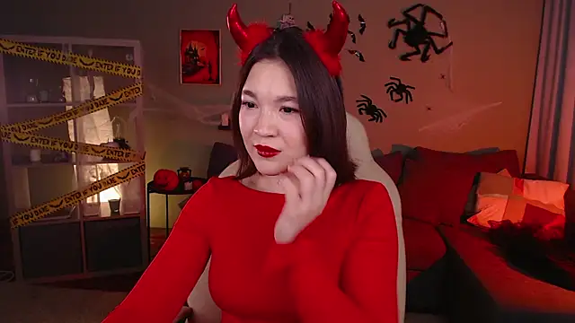 Snapshot of Halle_Berrry chatting on October 30, 2025, 2:04 pm Halle Berrry online show from October 30, 2025, 2:04 pm