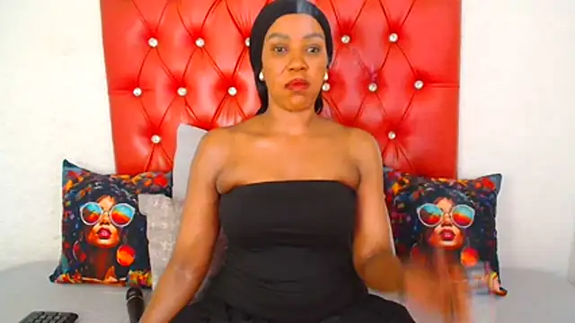 GaggingQueen32 online show from November 13, 2025, 5:39 pm