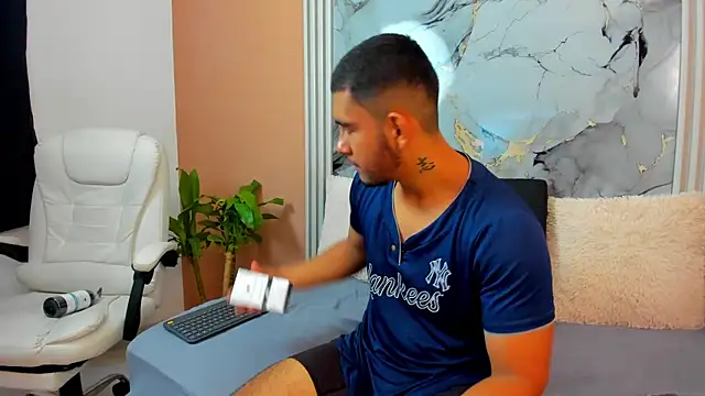 Snapshot of chatting on November 7, 2025, 12:31 pm online show from November 7, 2025, 12:31 pm