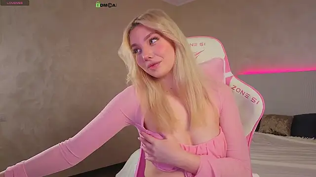 Snapshot of _sophielov chatting on October 2, 2025, 6:22 pm  sophielov online show from October 2, 2025, 6:22 pm