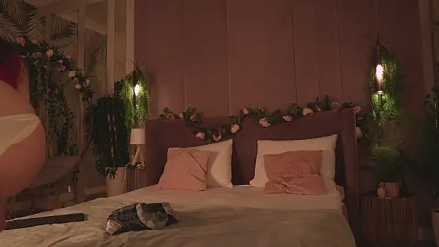 Snapshot of MaryNixon_ chatting on October 21, 2025, 5:18 am MaryNixon online show from October 21, 2025, 5:18 am