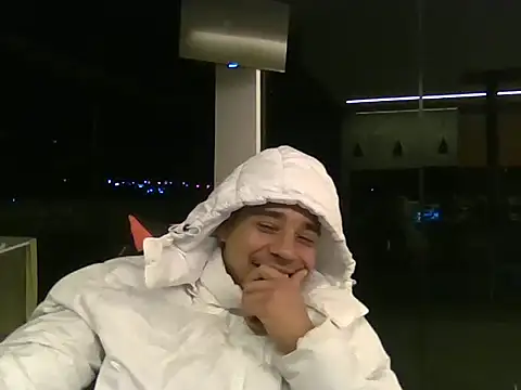 JUNINHOLEKE online show from September 12, 2025, 1:39 am