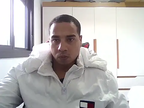 JUNINHOLEKE online show from September 14, 2025, 4:18 pm
