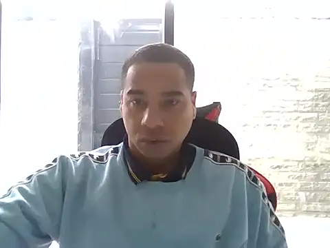 JUNINHOLEKE online show from September 9, 2025, 3:21 pm